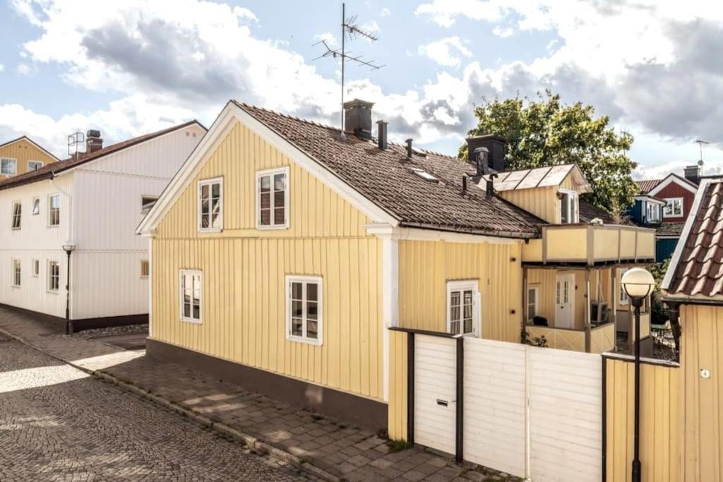 Central Laegenhet I 1700-Talshus ベステルビーク エクステリア 写真